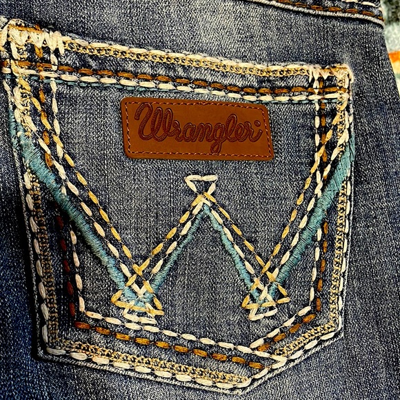 Wrangler boot cut women’s jeans turquoise stitching 7x36 long!🦋 - Picture 1 of 5